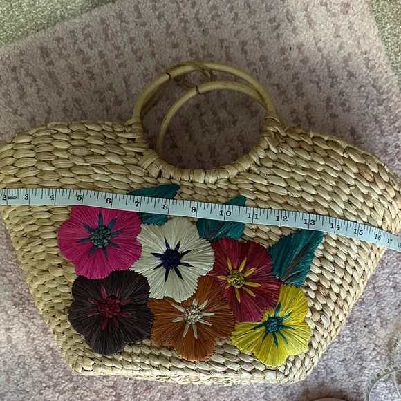 Floral Embroidered Straw Tote Bag - Picture 8 of 10